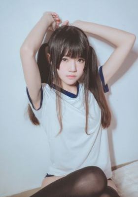 中间美女被操_BD韩语在线手机播放
